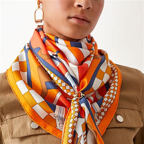 how to wear hermes scarf 45|hermes scarf for bag handle.